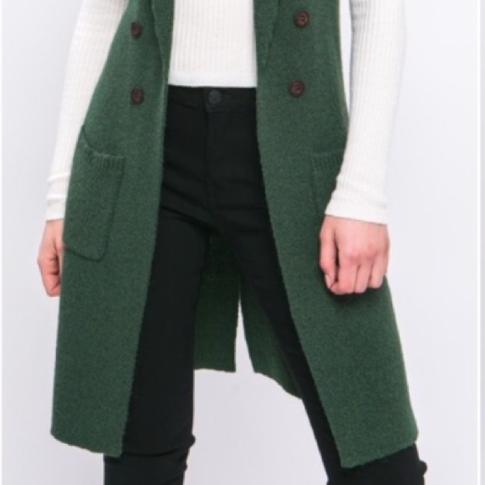 Classic Button Detail Split Hem Vest - Picture 4 of 6